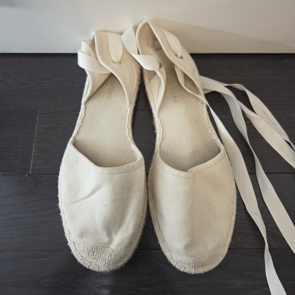 Le CHATEAU Cream Espadrille Flats with Ribbon Ties - Picture 2 of 3
